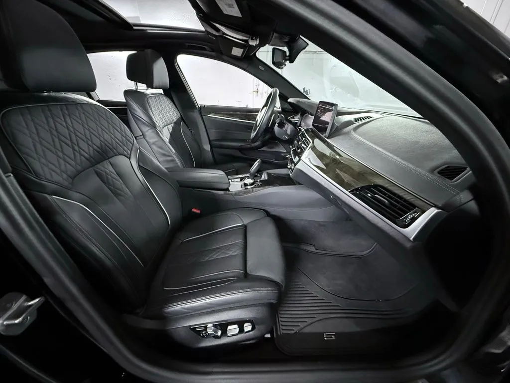 2023 BMW 5 Series M550i - Photo 29