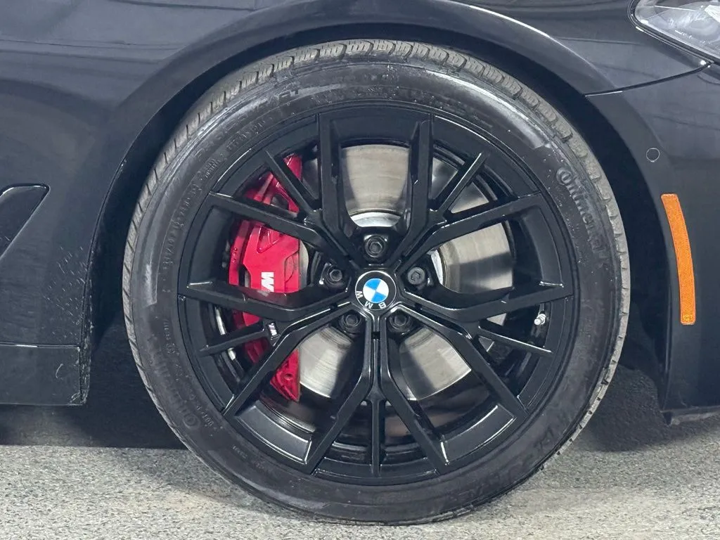 2023 BMW 5 Series M550i - Photo 6