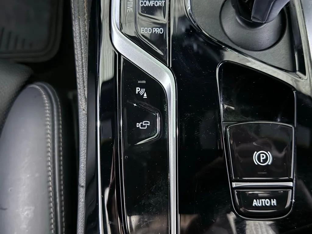 2023 BMW 5 Series M550i - Photo 40