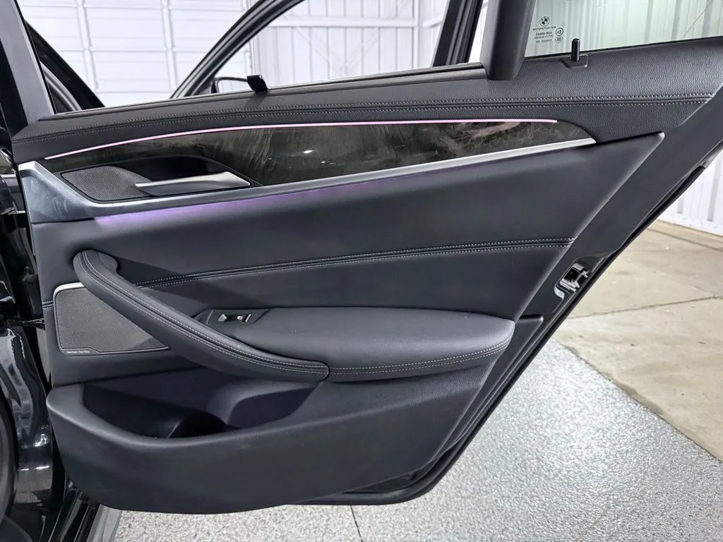 2023 BMW 5 Series M550i - Photo 27