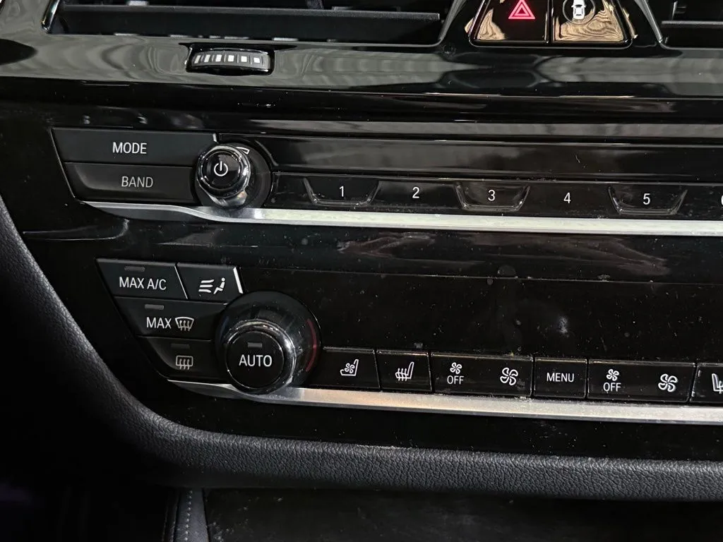 2023 BMW 5 Series M550i - Photo 35