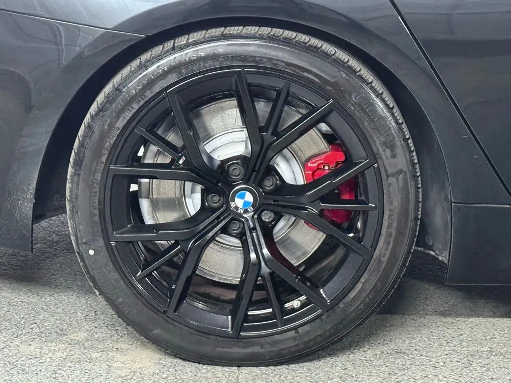 2023 BMW 5 Series M550i - Photo 9