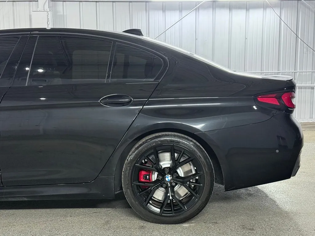 2023 BMW 5 Series M550i - Photo 13