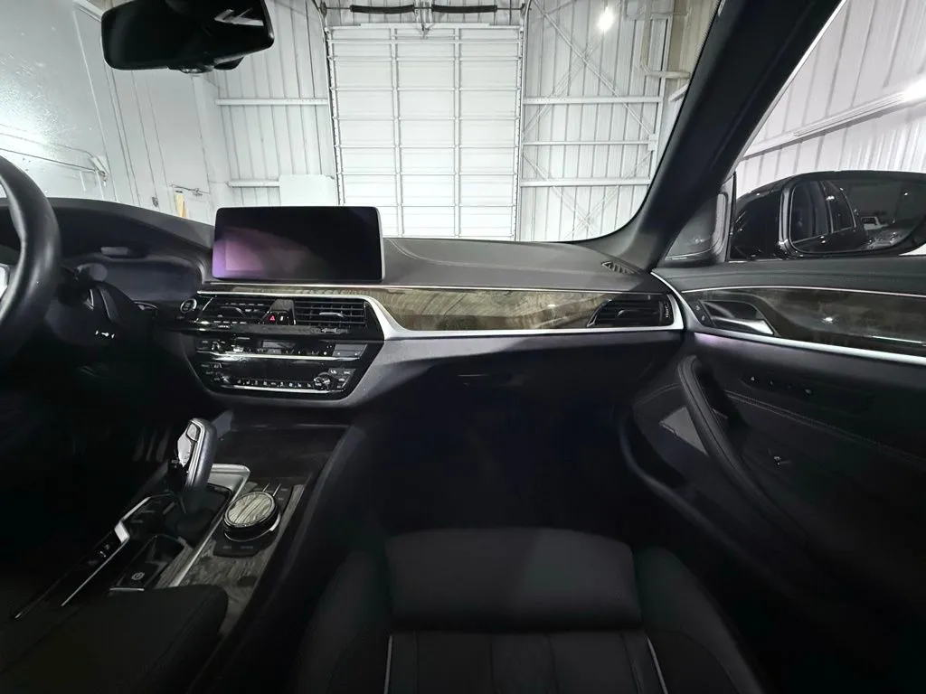 2023 BMW 5 Series M550i - Photo 50