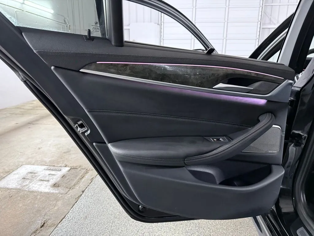 2023 BMW 5 Series M550i - Photo 24