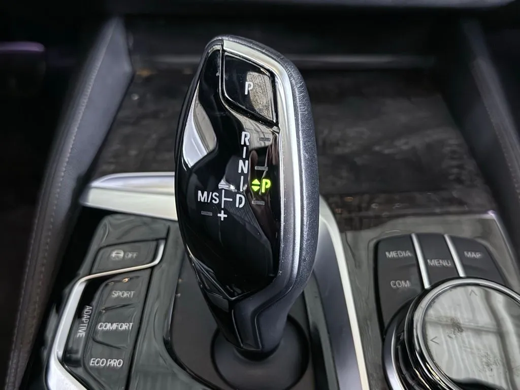 2023 BMW 5 Series M550i - Photo 38