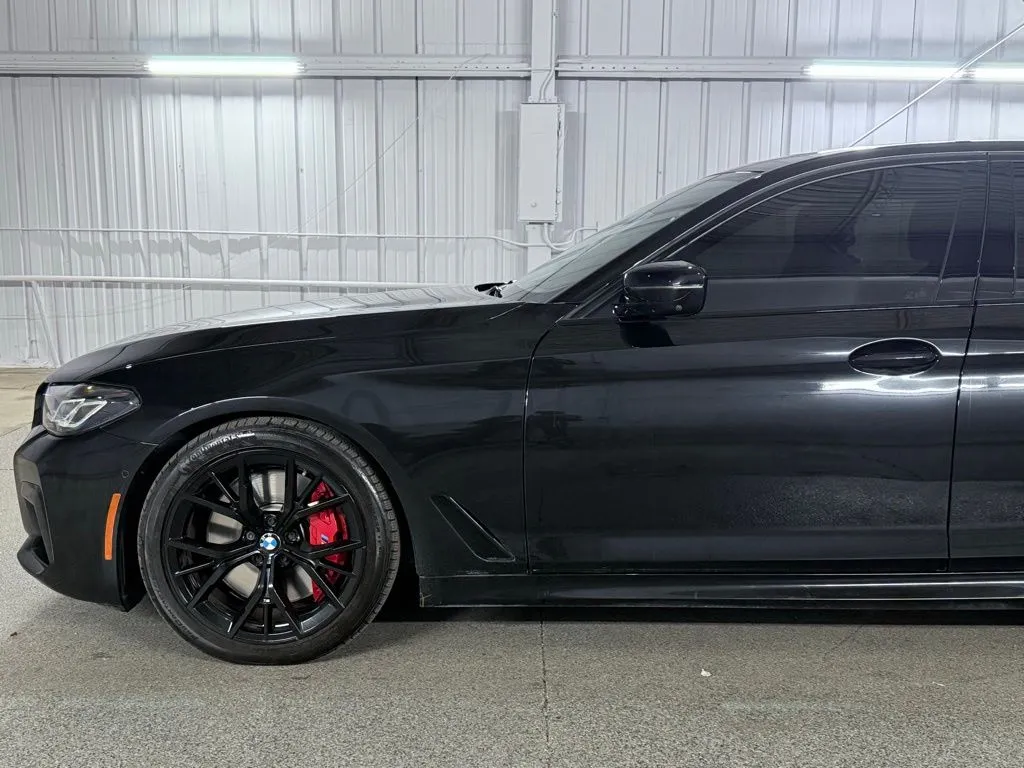 2023 BMW 5 Series M550i - Photo 16