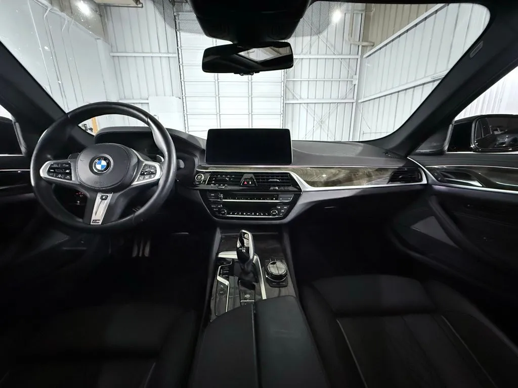 2023 BMW 5 Series M550i - Photo 49