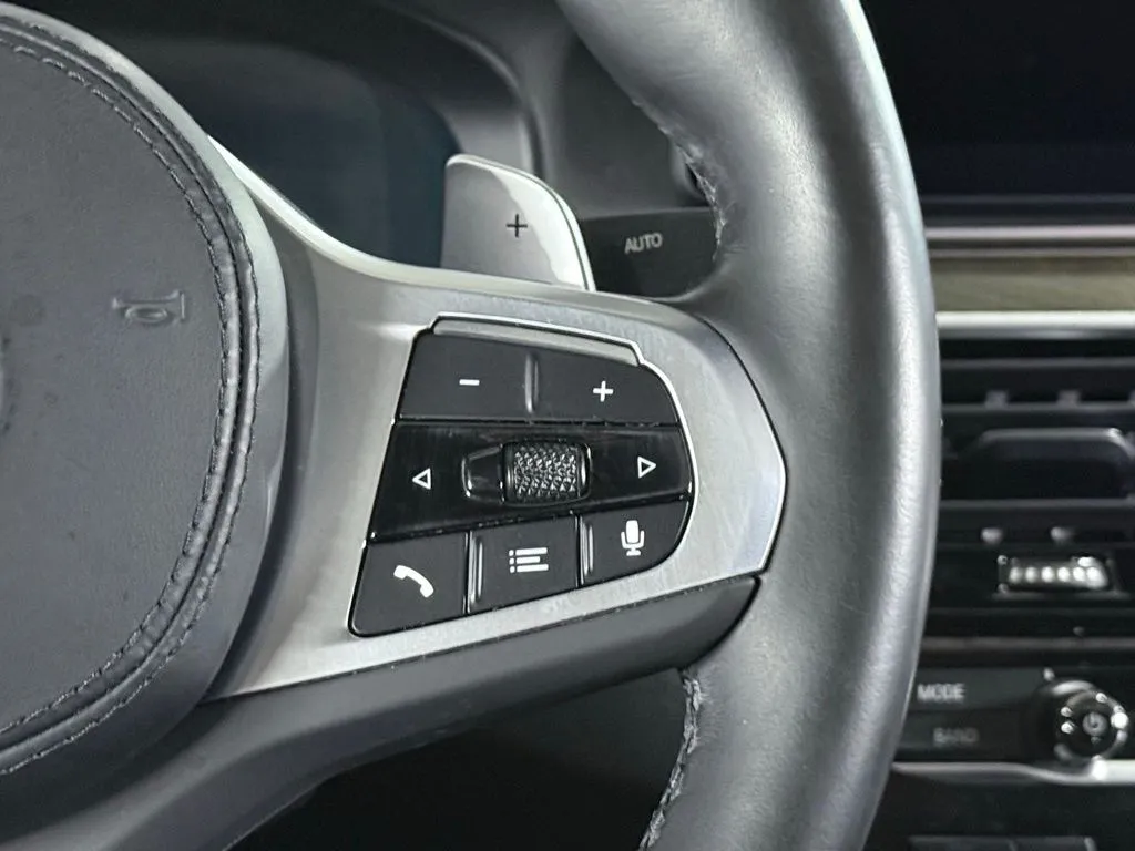 2023 BMW 5 Series M550i - Photo 46