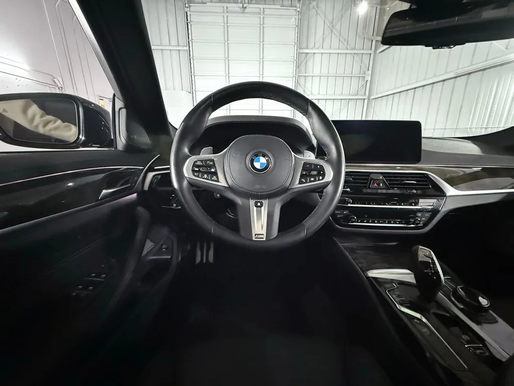 2023 BMW 5 Series M550i - Photo 48
