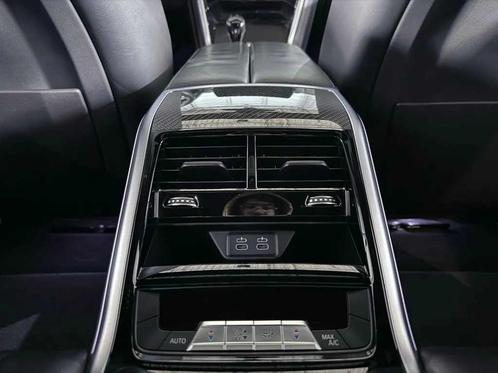 2023 BMW 8 Series M850i - Photo 41