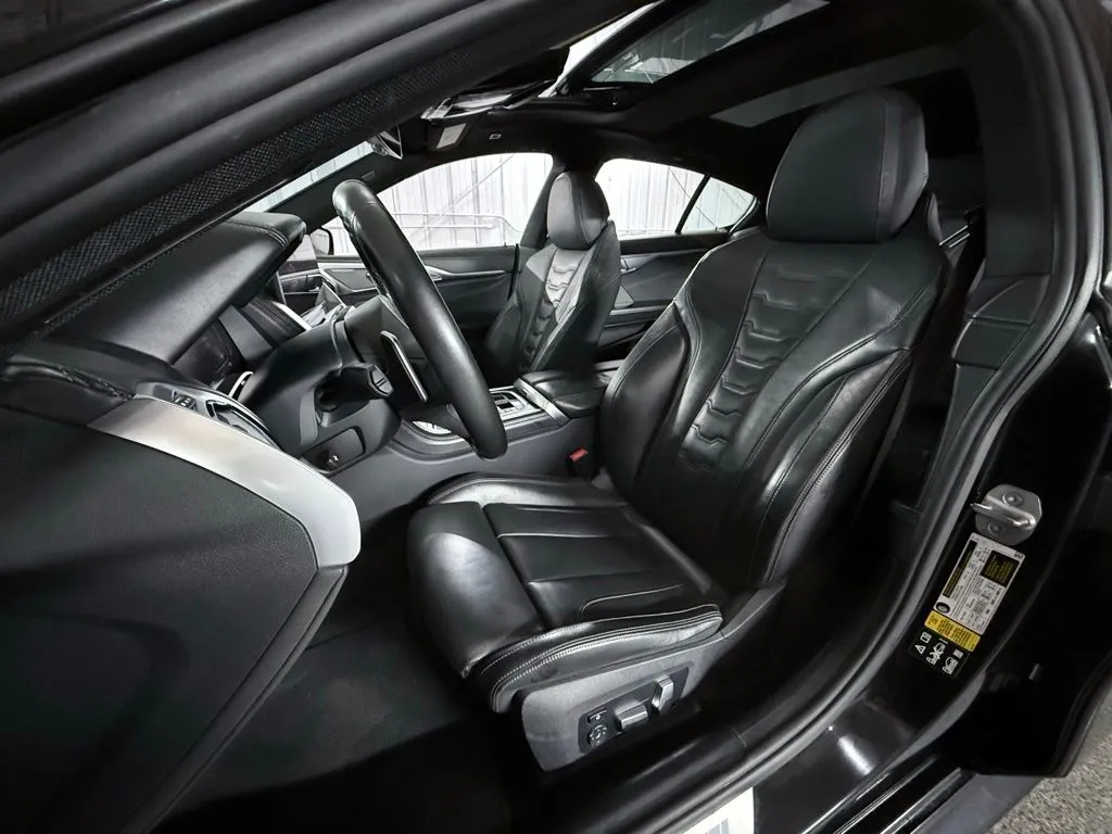 2023 BMW 8 Series M850i - Photo 17