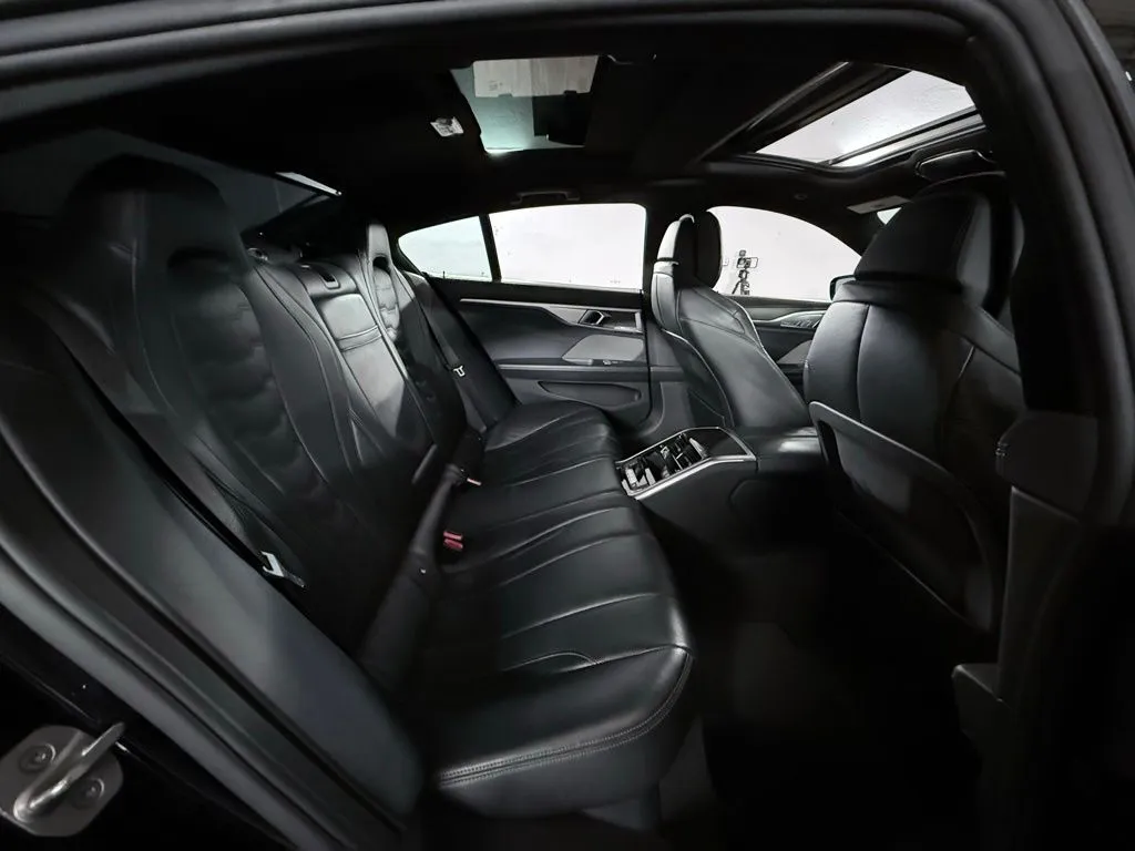 2023 BMW 8 Series M850i - Photo 25