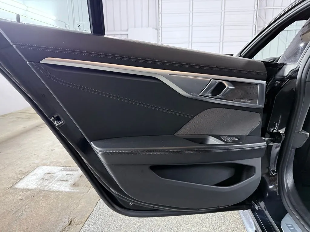 2023 BMW 8 Series M850i - Photo 23