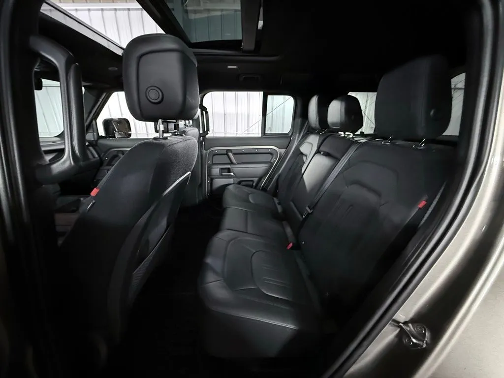 2023 Land Rover Defender X - Photo 20