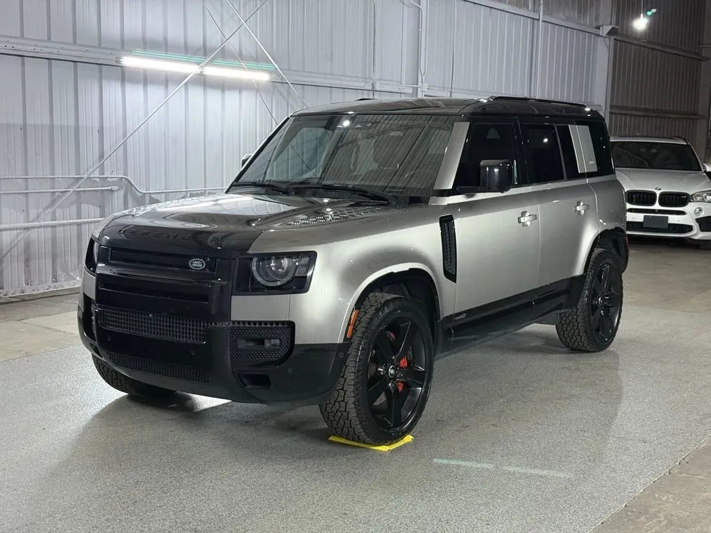 2023 Land Rover Defender X's photo
