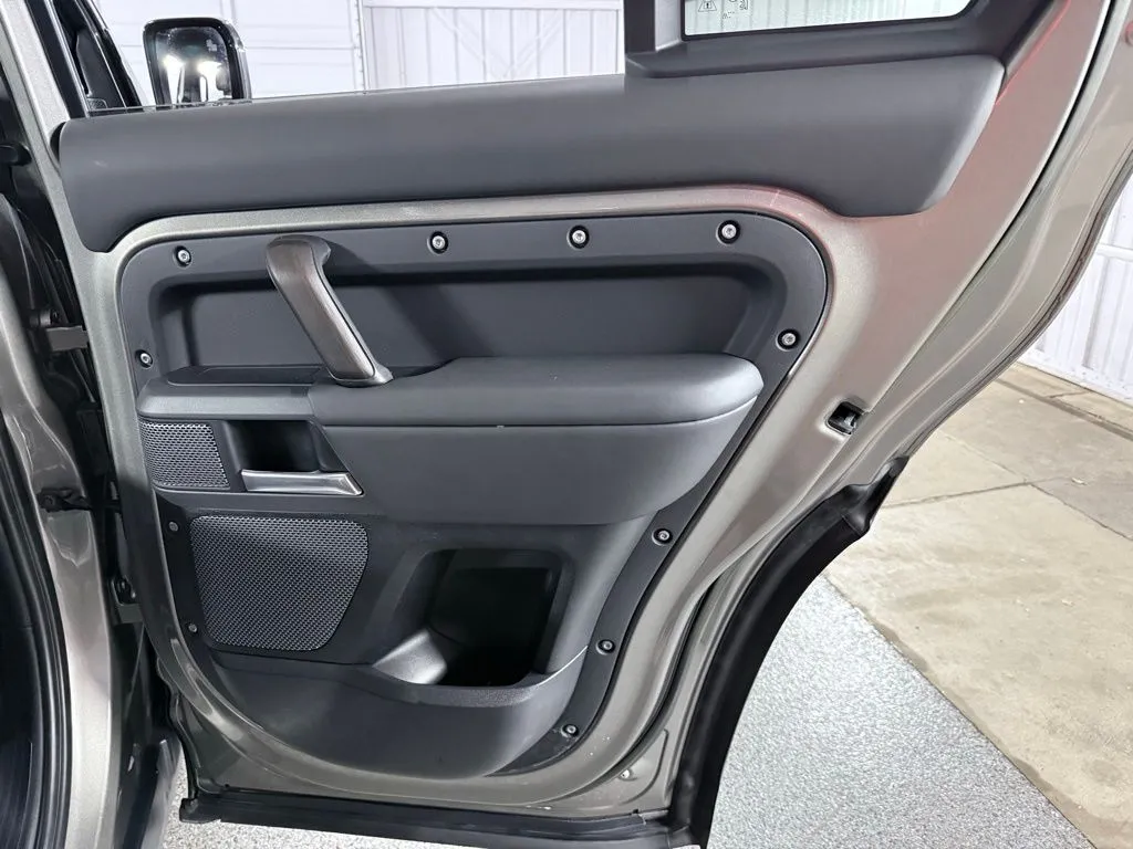 2023 Land Rover Defender X - Photo 24