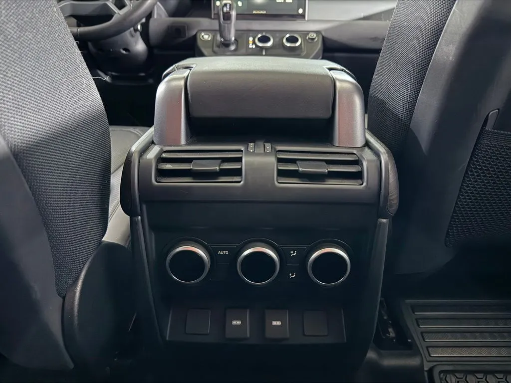 2023 Land Rover Defender X - Photo 35