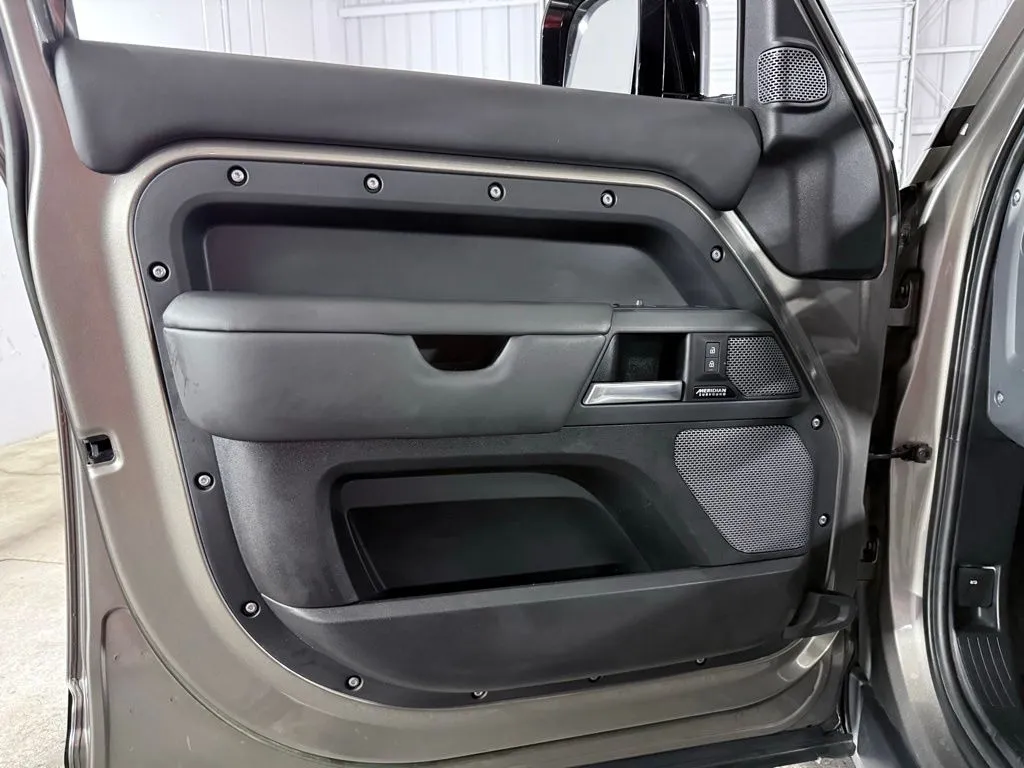 2023 Land Rover Defender X - Photo 18