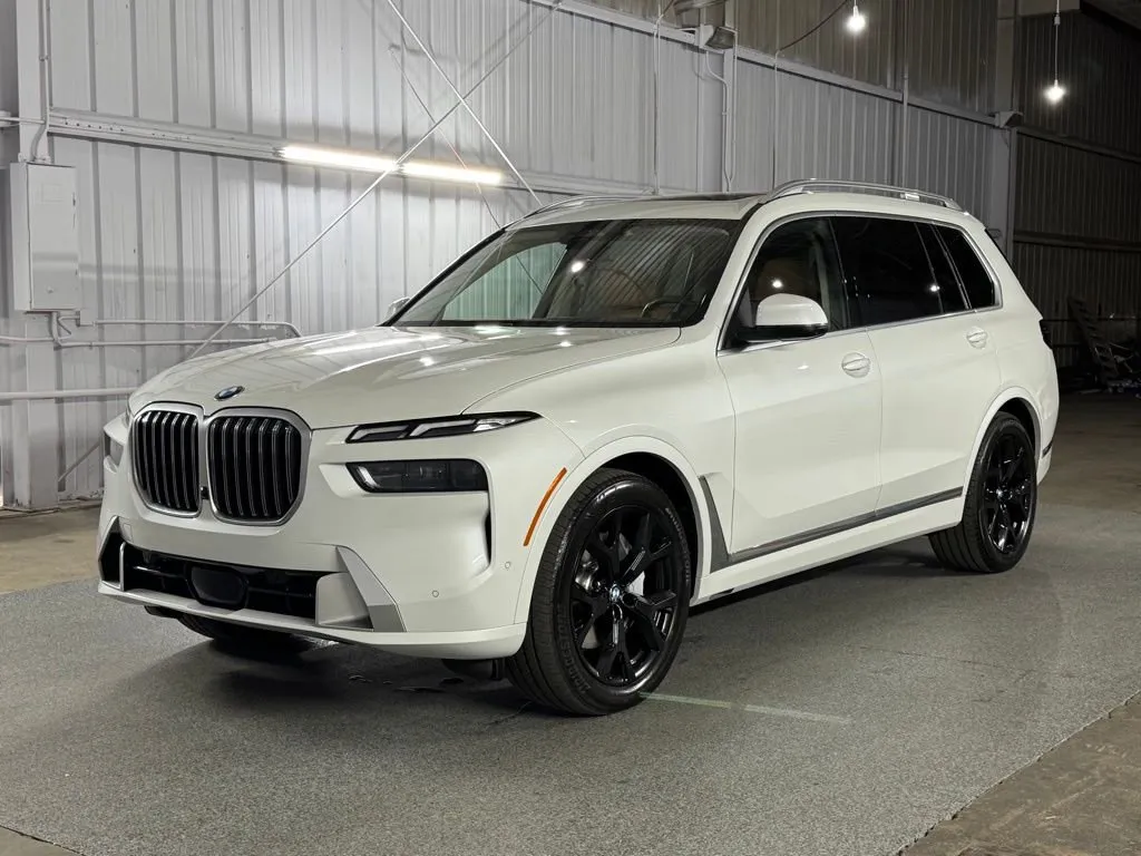 White 2024 BMW X7 xDrive40i for sale in Denver, CO