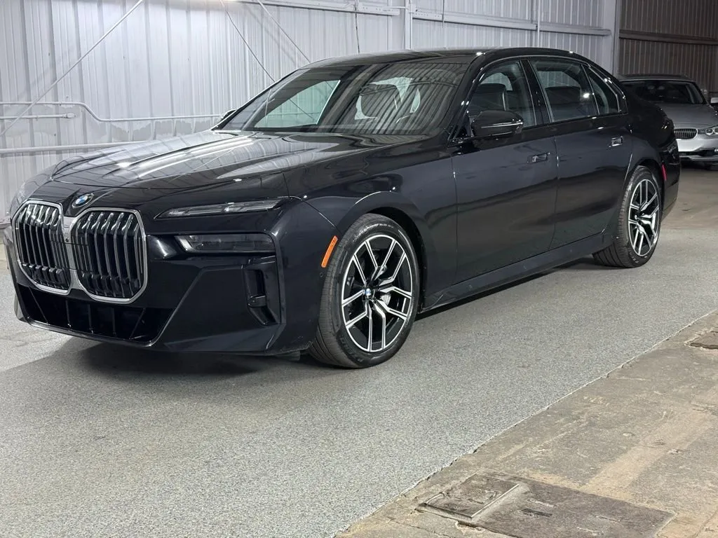 2023 BMW 7 Series 760i xDrive's photo