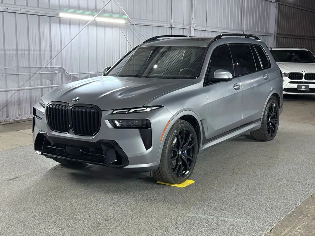 2023 BMW X7 xDrive40i's photo