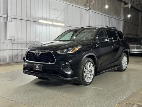 Black 2020 Toyota Highlander Limited for sale in Denver, CO