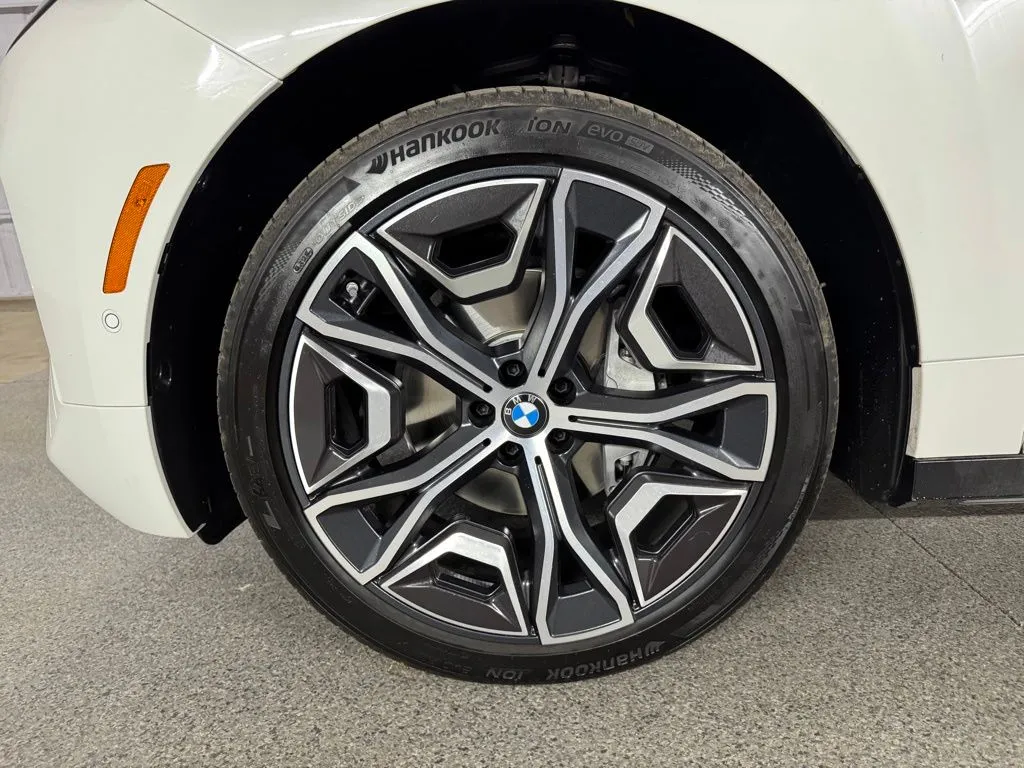2026 BMW iX 45 - Photo 19