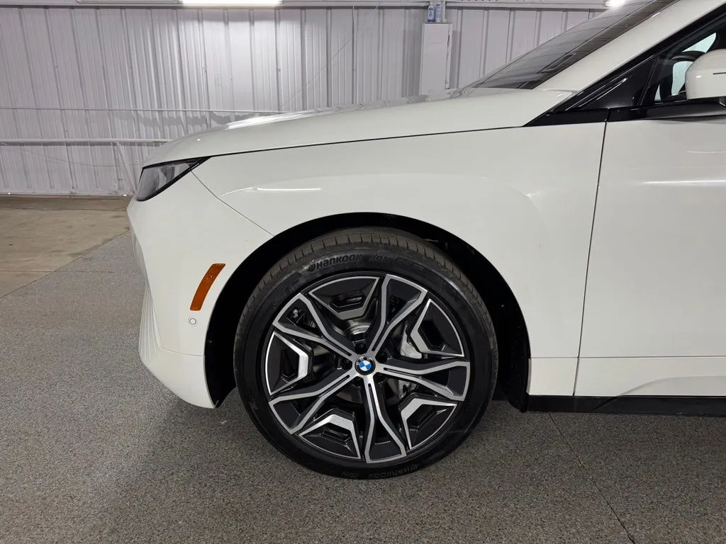 2026 BMW iX 45 - Photo 20
