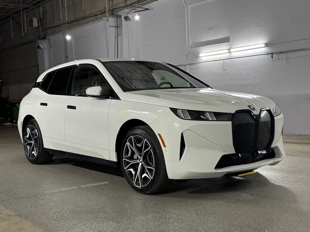 2026 BMW iX 45 - Photo 4
