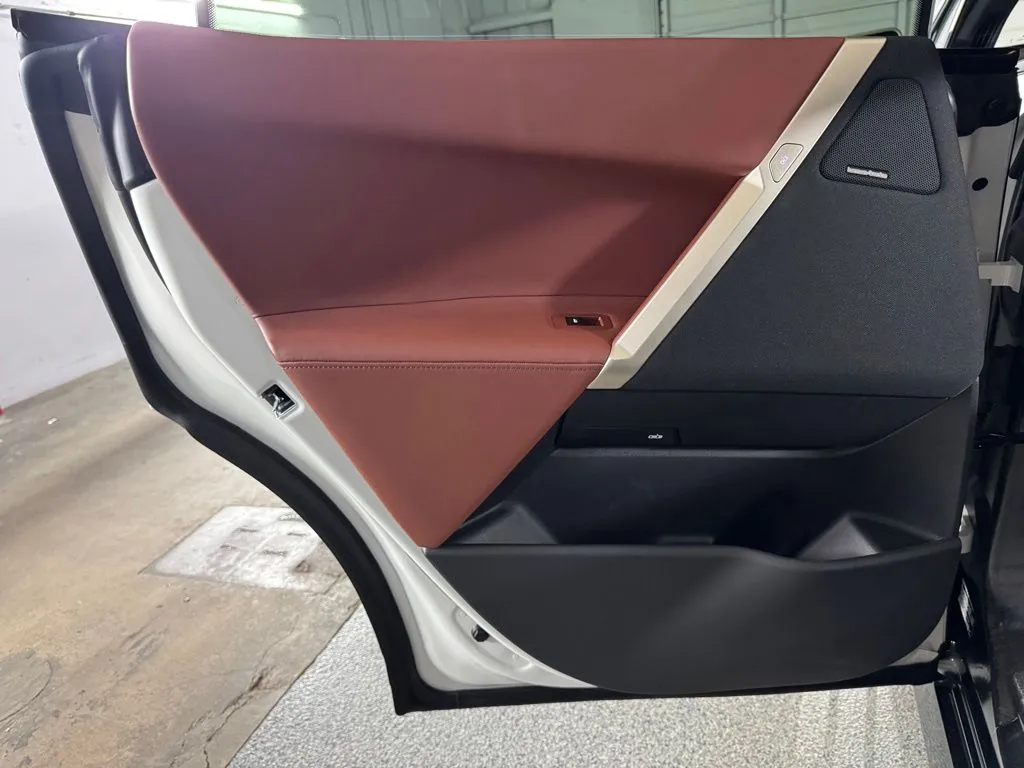 2026 BMW iX 45 - Photo 41
