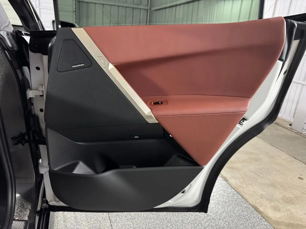 2026 BMW iX 45 - Photo 44
