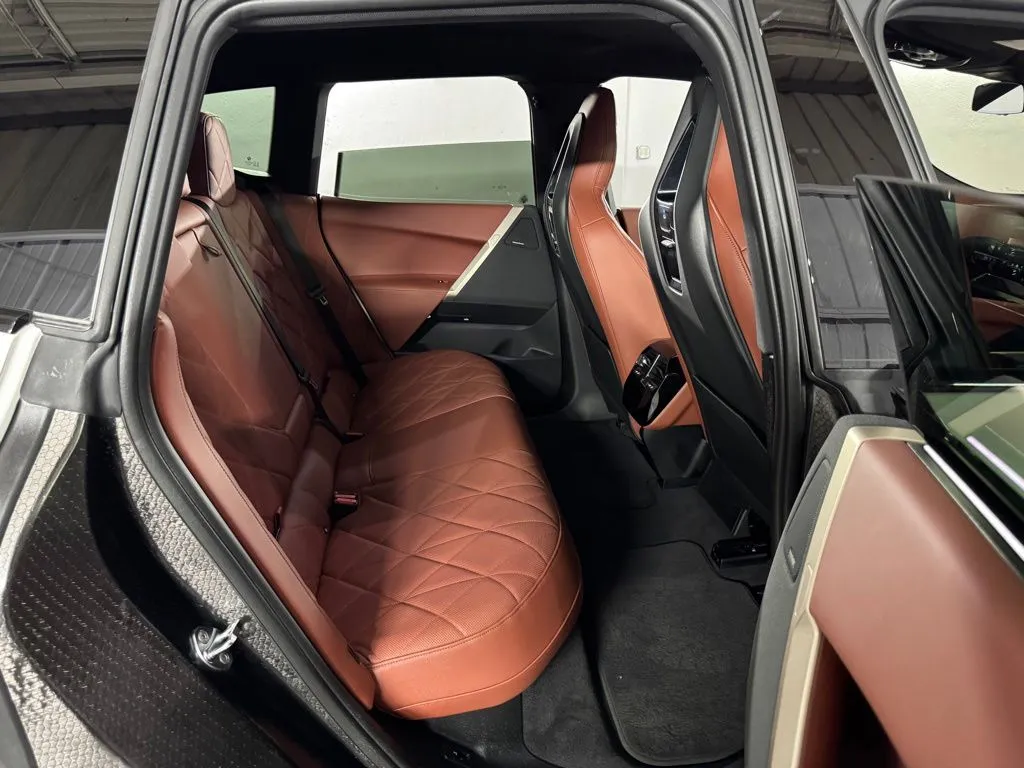 2026 BMW iX 45 - Photo 49