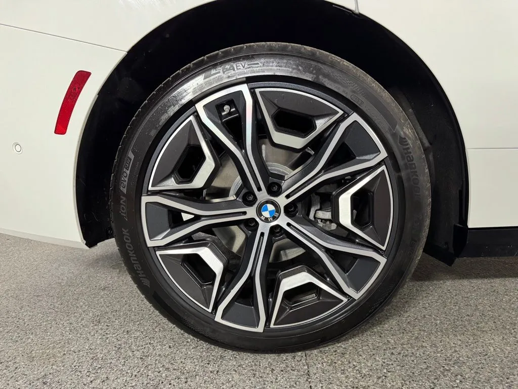 2026 BMW iX 45 - Photo 12