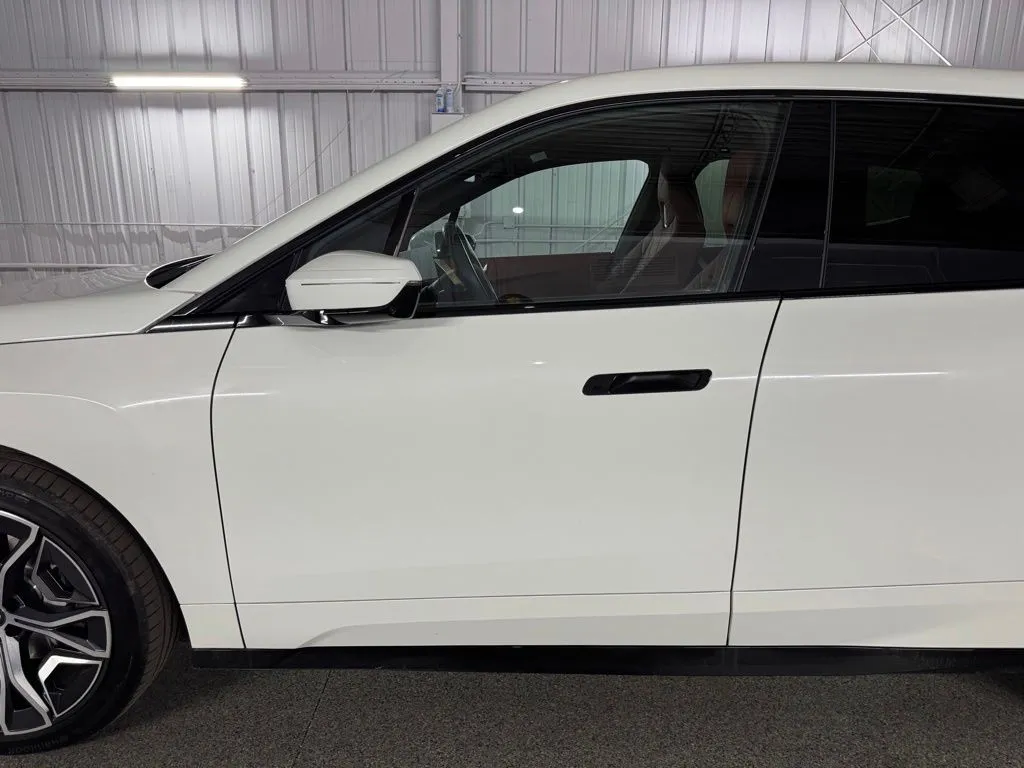 2026 BMW iX 45 - Photo 21