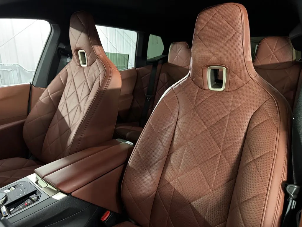 2026 BMW iX 45 - Photo 42