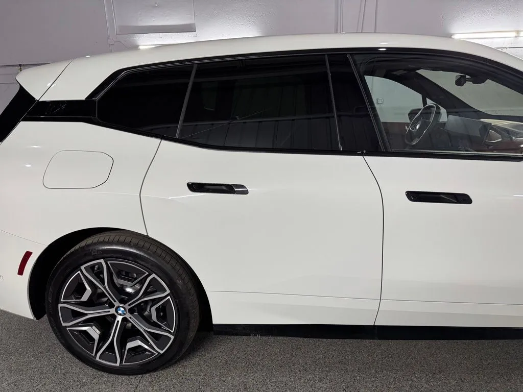 2026 BMW iX 45 - Photo 8