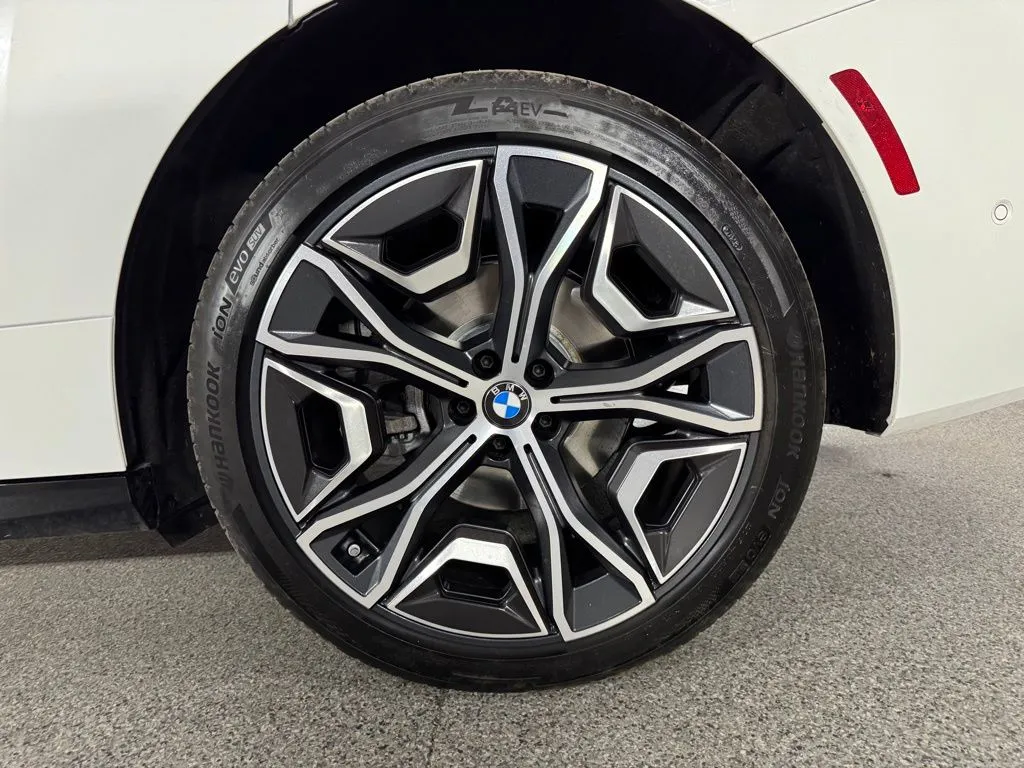 2026 BMW iX 45 - Photo 17