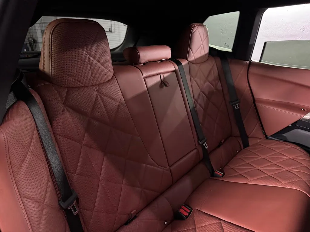 2026 BMW iX 45 - Photo 48