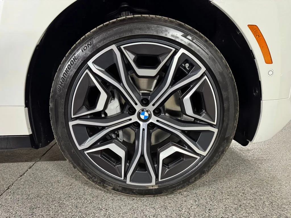2026 BMW iX 45 - Photo 6