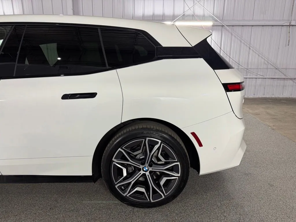 2026 BMW iX 45 - Photo 18