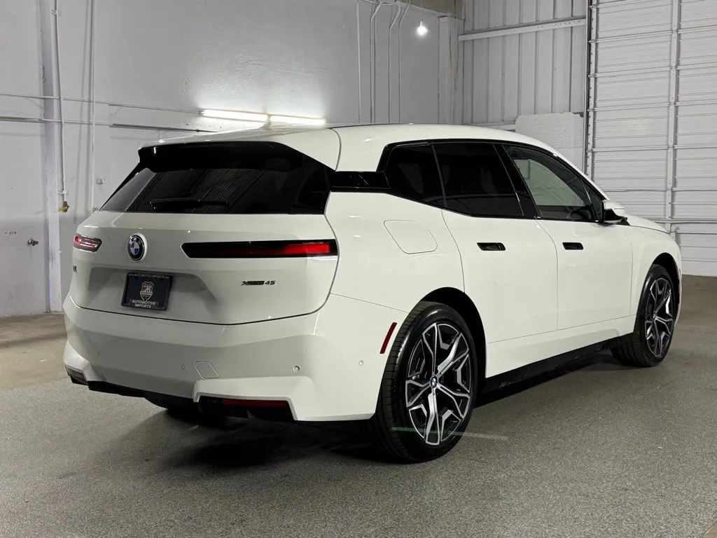 2026 BMW iX 45 - Photo 10