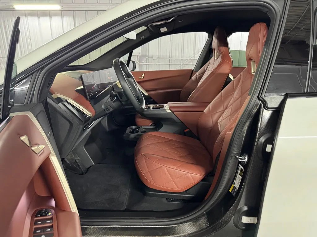 2026 BMW iX 45 - Photo 43