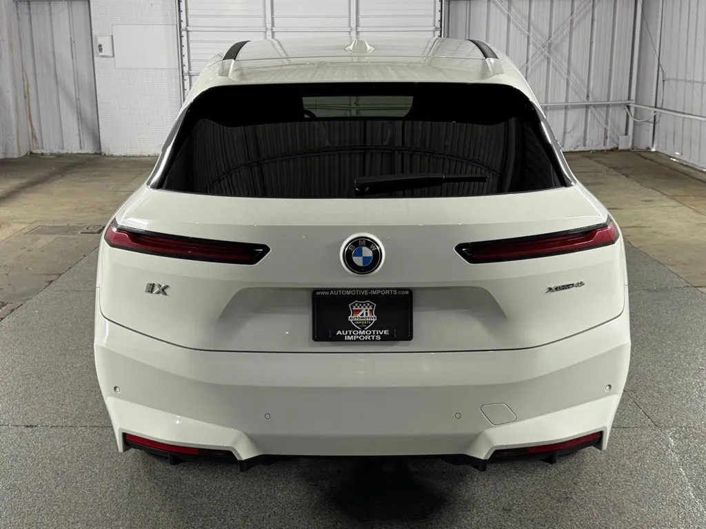 2026 BMW iX 45 - Photo 14