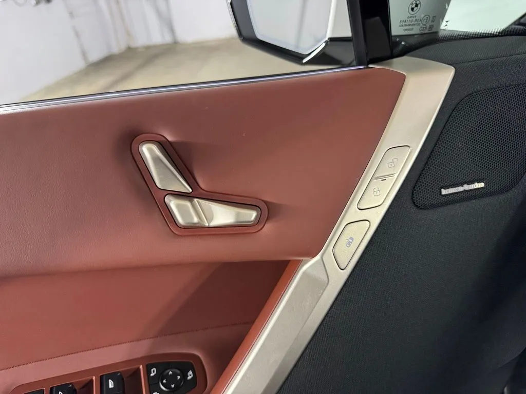 2026 BMW iX 45 - Photo 39