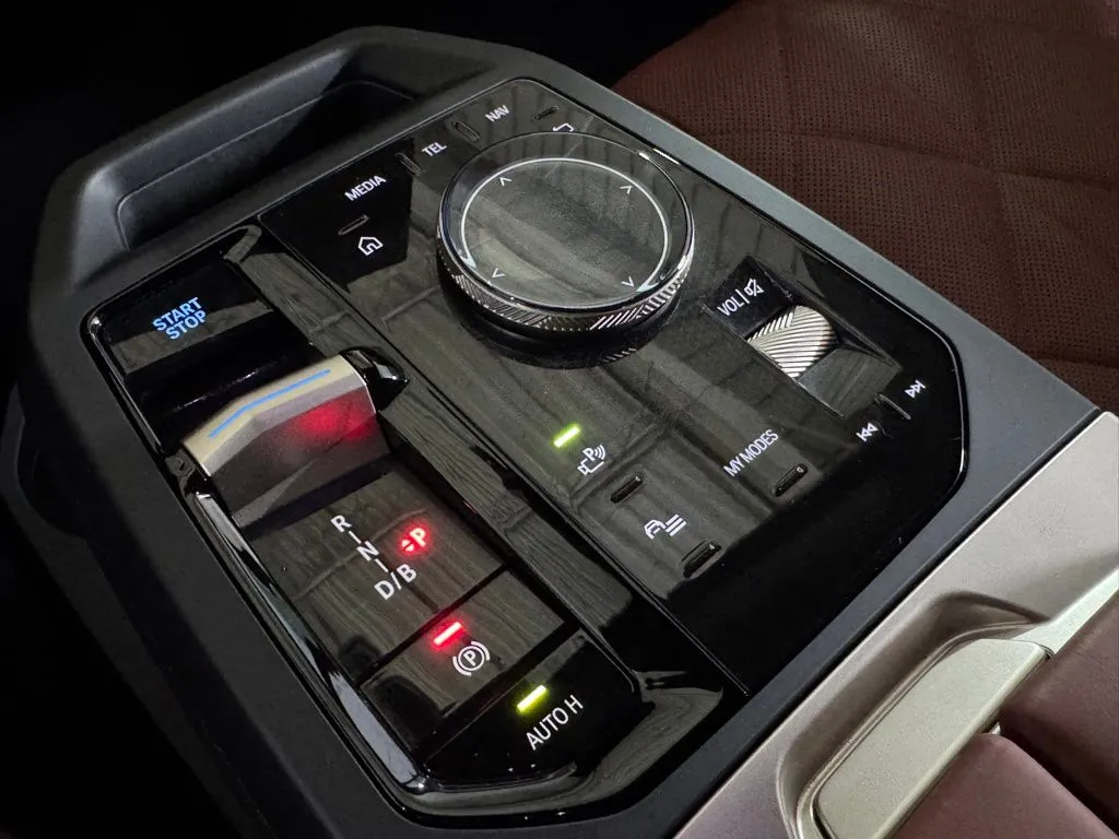 2026 BMW iX 45 - Photo 37
