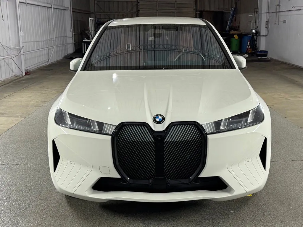 2026 BMW iX 45 - Photo 3
