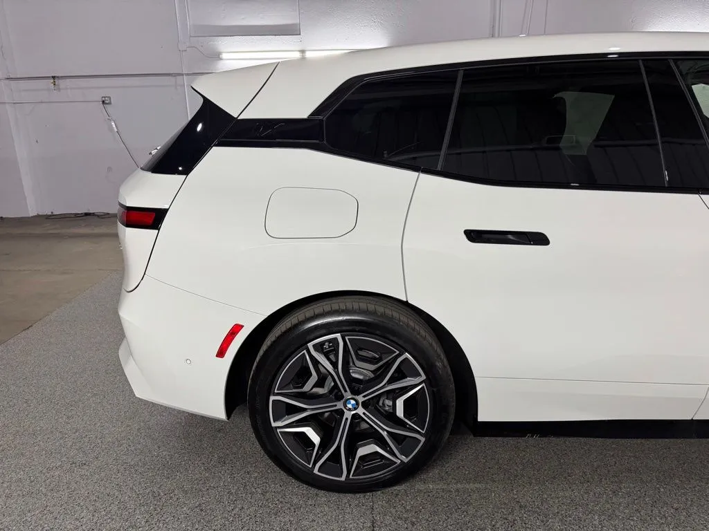 2026 BMW iX 45 - Photo 7