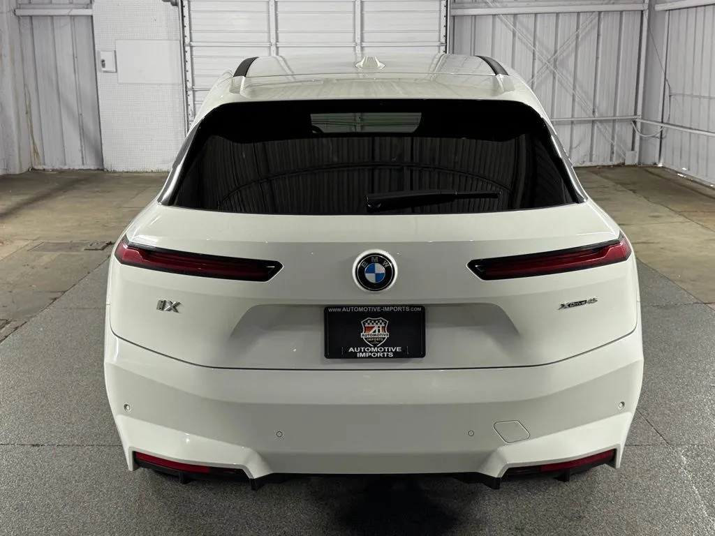 2026 BMW iX 45 - Photo 15