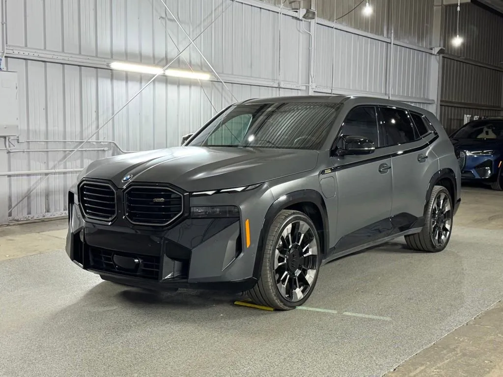 2023 BMW XM -'s photo
